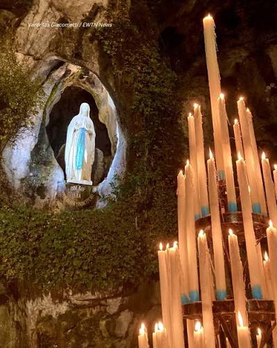 Cirio directamente en la Gruta de las Apariciones